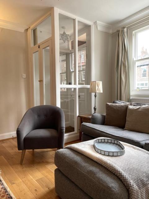 The Old Carriage House Villa York Bagian luar foto